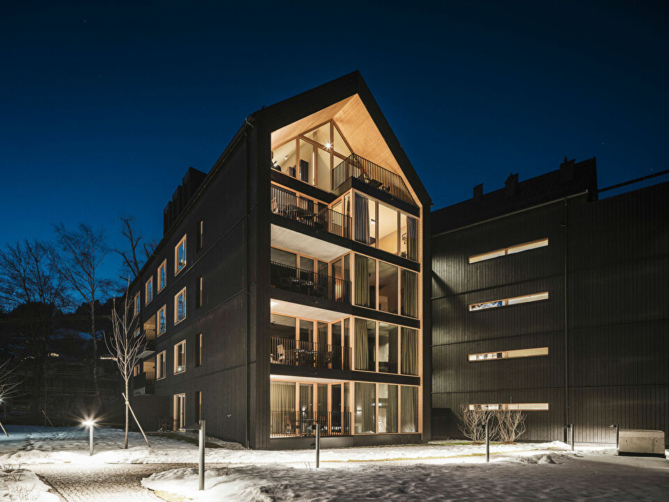 Aangezicht van APART Resort Schrun s in Vorarlberg in de sneeuw